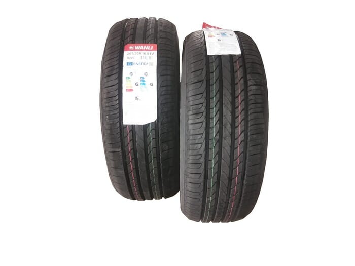 Universal Tyre 205-55r16
