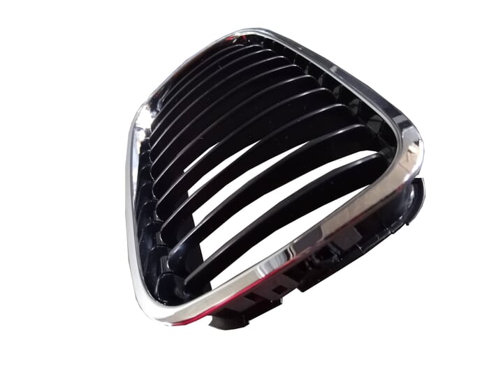 https://cdn.aceauto.co.za/product/ac-21451-bmw-e46-preface-main-grille-chrome-frame-with-black-fins-right-3.jpg?scale.width=700&scale.height=700